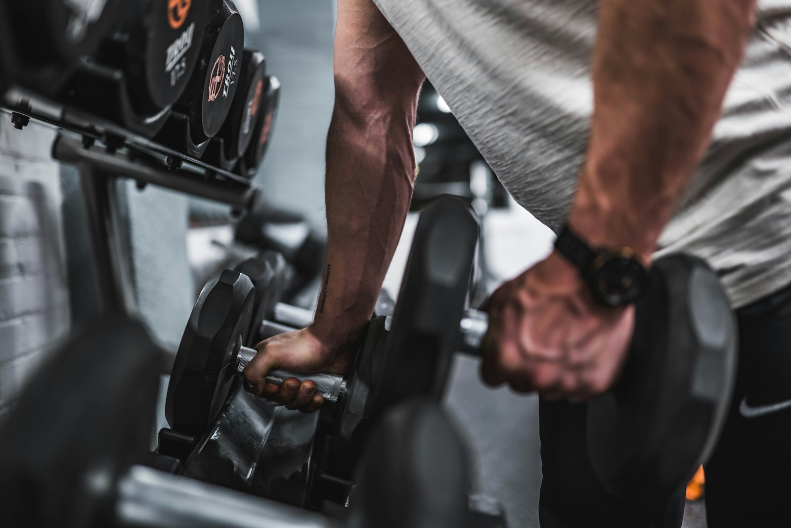 A member mid dumbbell row